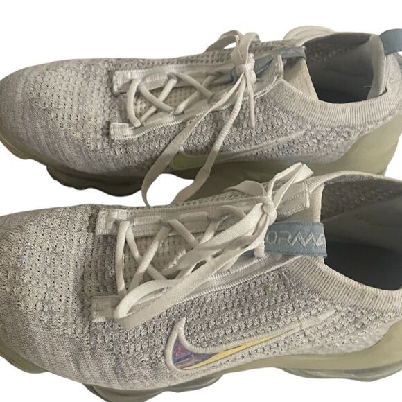 Nike Women's Air VaporMax Flyknit Gray White Shoes Size 6.5Y - Picture 9 of 16
